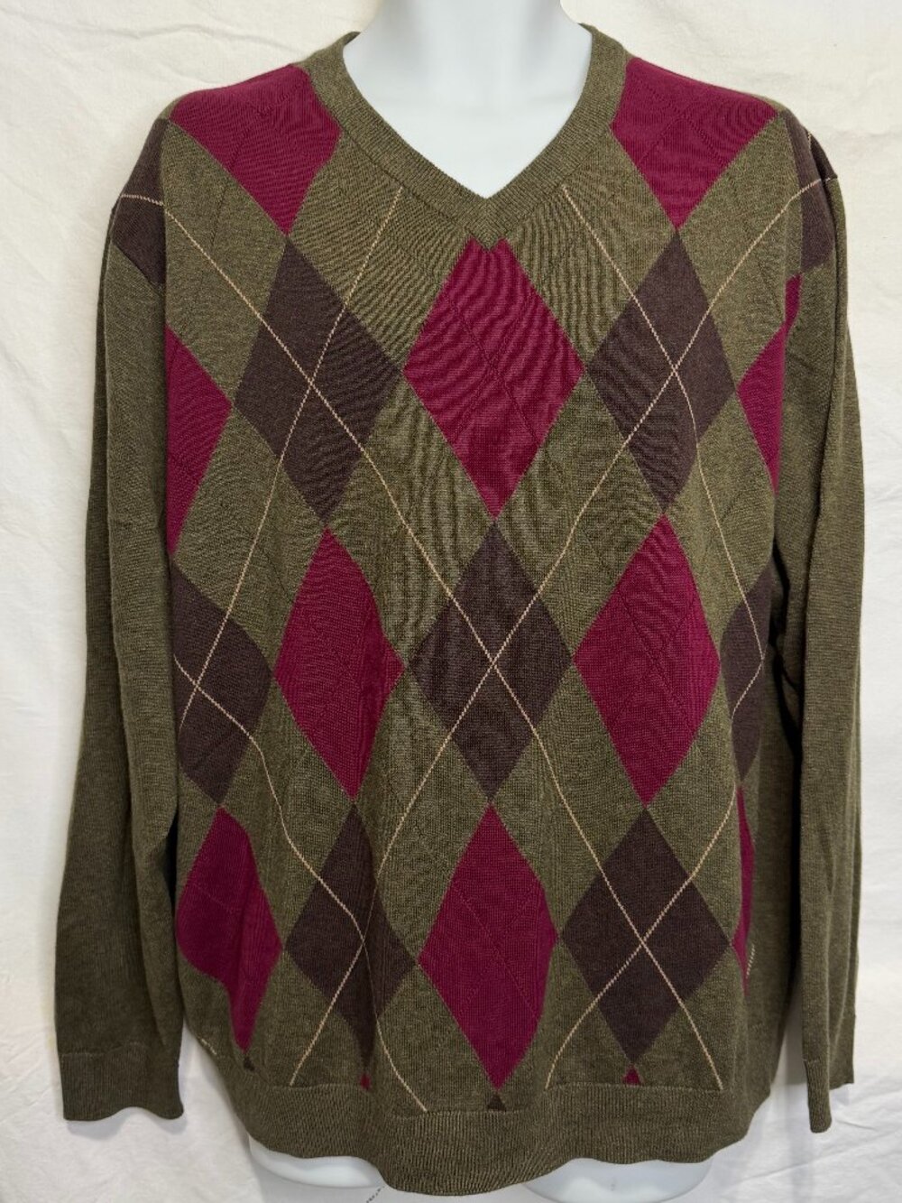 Roundtree & Yorke Men's V-Neck Argyle Sweater in Olive Green & Burgundy